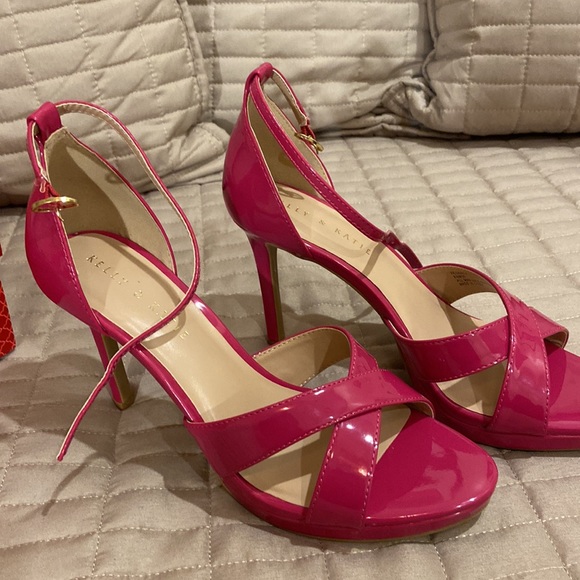 Kelly & Katie pink synthetic sandal. - Picture 7 of 16